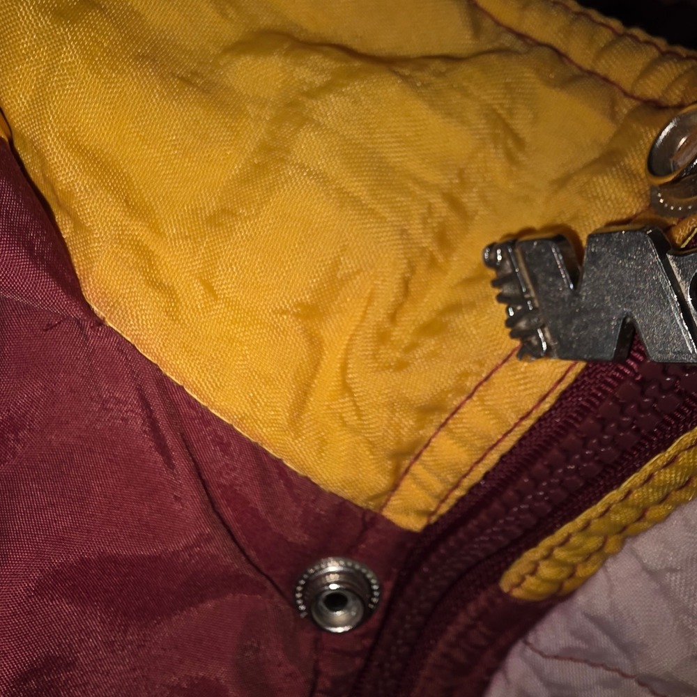 Vtg Starter Washington Redskins Hooded Puffer Jacket Burgundy Gold 90s XL - Picture 10 of 15